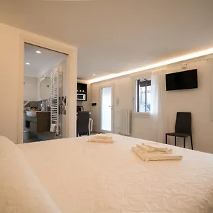 Venetian Roof View Apartment