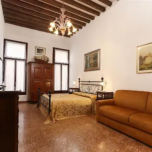 Leoncini With A Wonderful Canal View Apartment